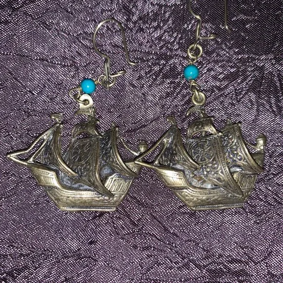 Vintage 925 Sterling Silver Cutter Earrings with Aged Patina Finish - Picture 4 of 11